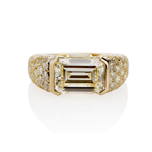 Macklowe Gallery Cartier Monture Paris 4.93 Carats Emerald-cut Diamond Bombé Ring