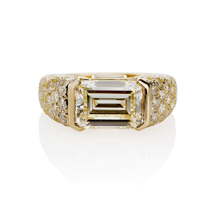 Purchase the High-Quality Swarovski Crystal Engagement Rings | GLAMIRA.com