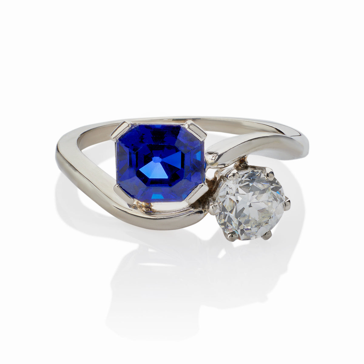 Macklowe Gallery | Toi et Moi Burmese Sapphire and Diamond Ring 