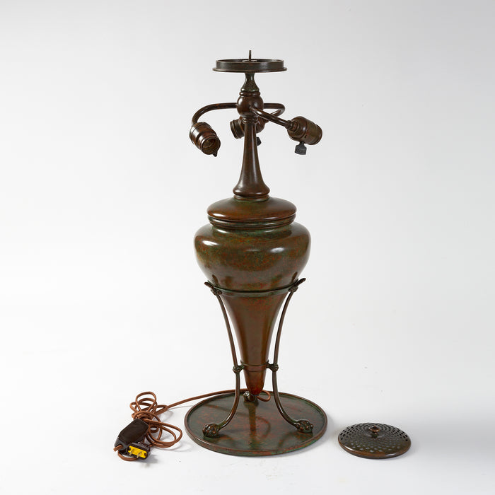 Macklowe Gallery Tiffany Studios New York "Tyler" Table Lamp